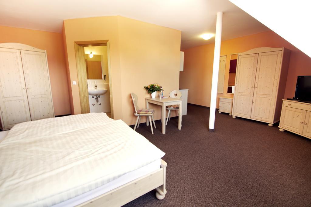 Brotzeit-Stadl Gbr Hotell Bad Staffelstein Rum bild